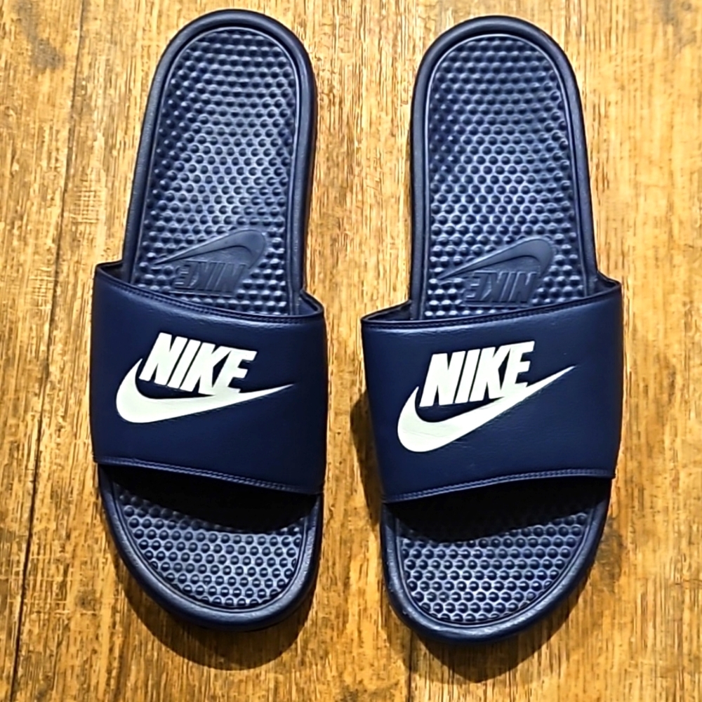 Men's size 14 Nike flips